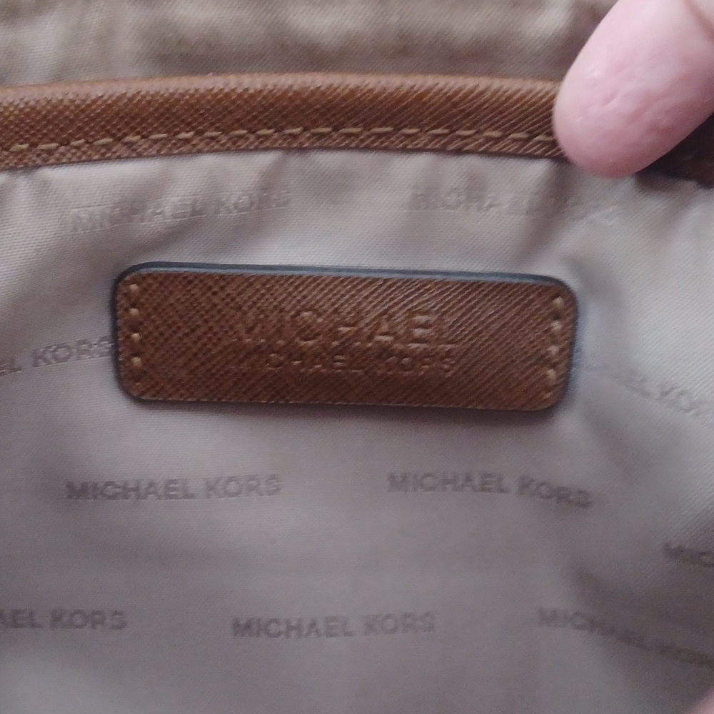 Vintage Michael Kors signature monogram logo leather white wristlet - Picture 14 of 16